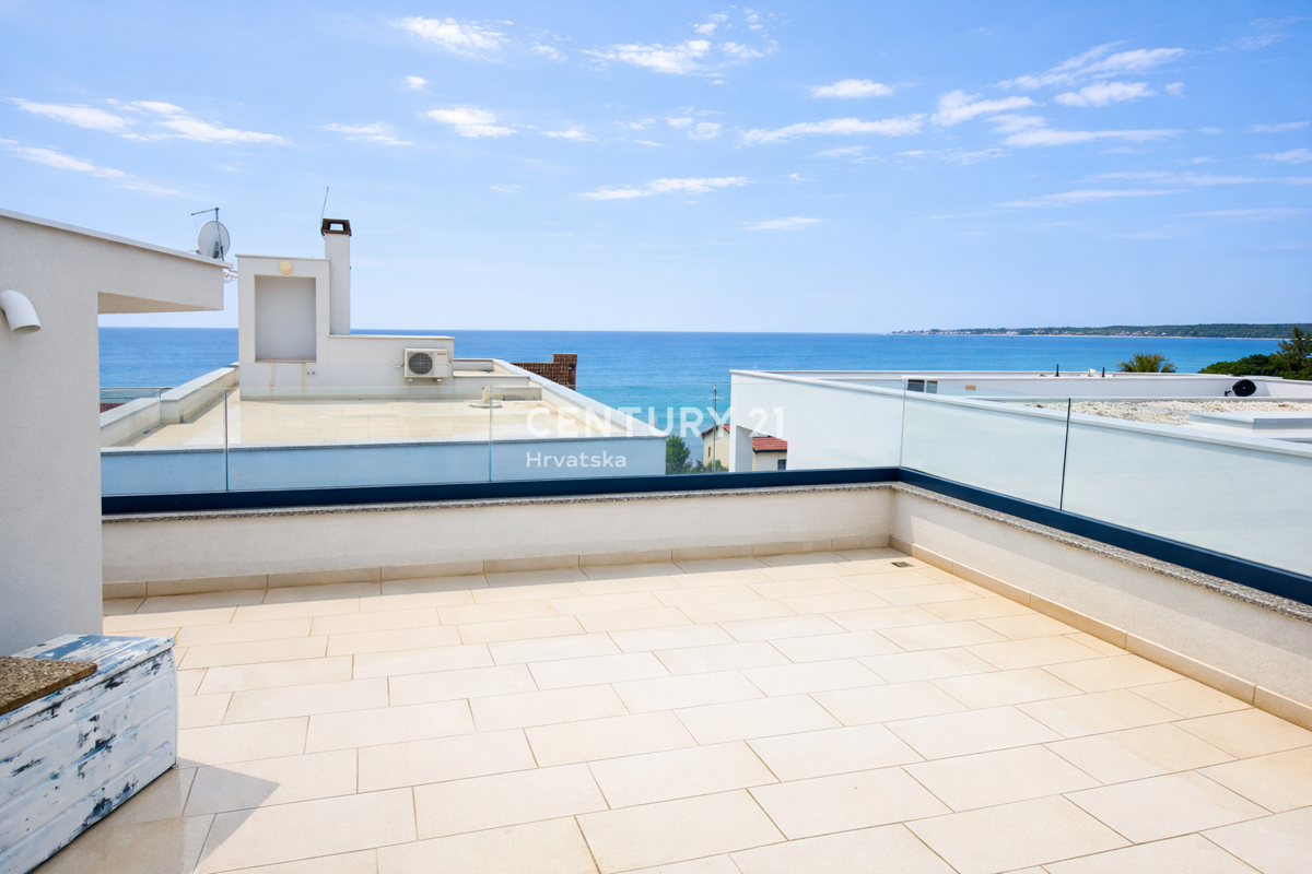Vir – apartma s strešno teraso in panoramskim pogledom na morje, 40 m od morja