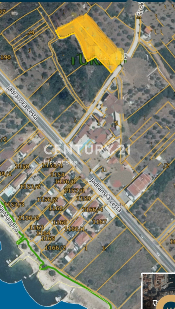 Turanj, stavbno zemljišče površine 2.193 m2 približno 31 x 70, s pogledom na morje
