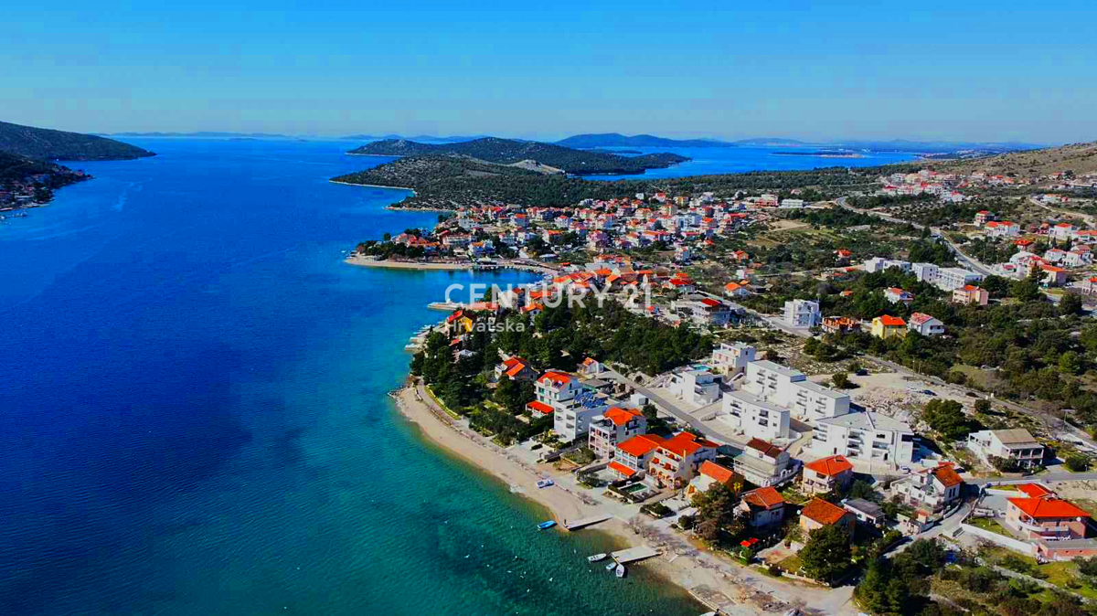 Luksuzno stanovanje v Grebaštici – razgled, prostor in morje na dosegu roke!