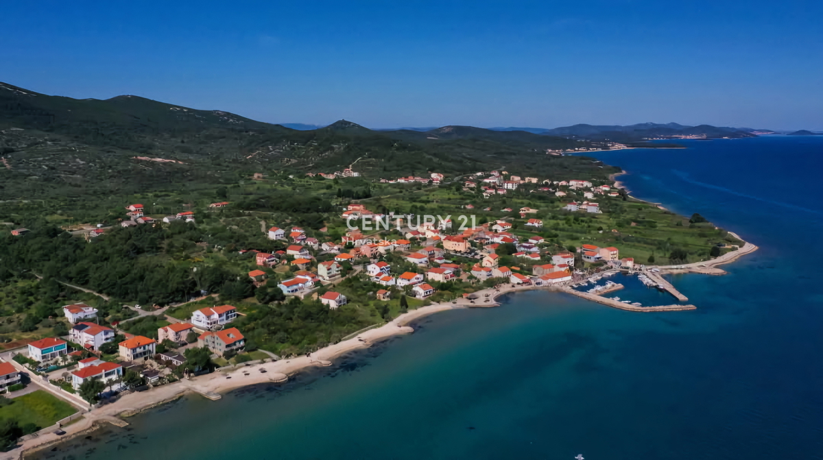 Pašman, Dobropoljana, velika parcela na desni strani ceste s čudovitim pogledom na morje
