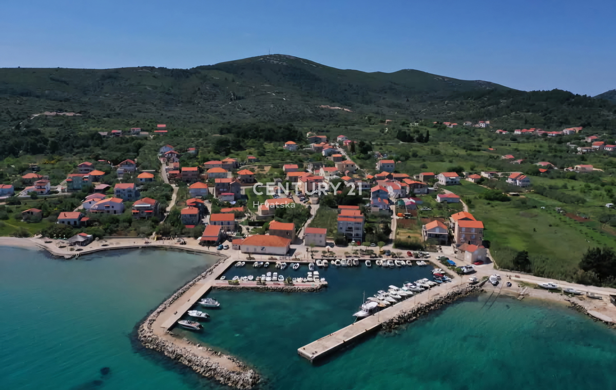 Pašman, Dobropoljana, velika parcela na desni strani ceste s čudovitim pogledom na morje