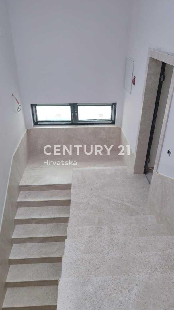 ZADAR, BILI BRIG, luksuzní novostavba, 3,5 pokoje, 110 m2, přízemí, zahrada

ZADAR, BILI BRIG, luksusowa nowa inwestycja, 3,5 pokoju, 110 m2, parter, ogród

ZADAR, BILI BRIG, luxus újépítés, 3,5 szoba, 110 m2, földszint, kert

ZADAR, BILI BRIG, luksu