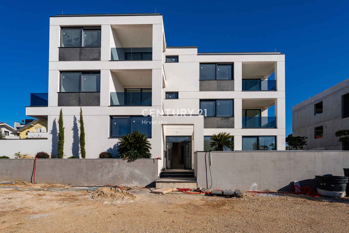 ZADAR, BILI BRIG, luksuzní novostavba, 3,5 pokoje, 110 m2, přízemí, zahrada

ZADAR, BILI BRIG, luksusowa nowa inwestycja, 3,5 pokoju, 110 m2, parter, ogród

ZADAR, BILI BRIG, luxus újépítés, 3,5 szoba, 110 m2, földszint, kert

ZADAR, BILI BRIG, luksu