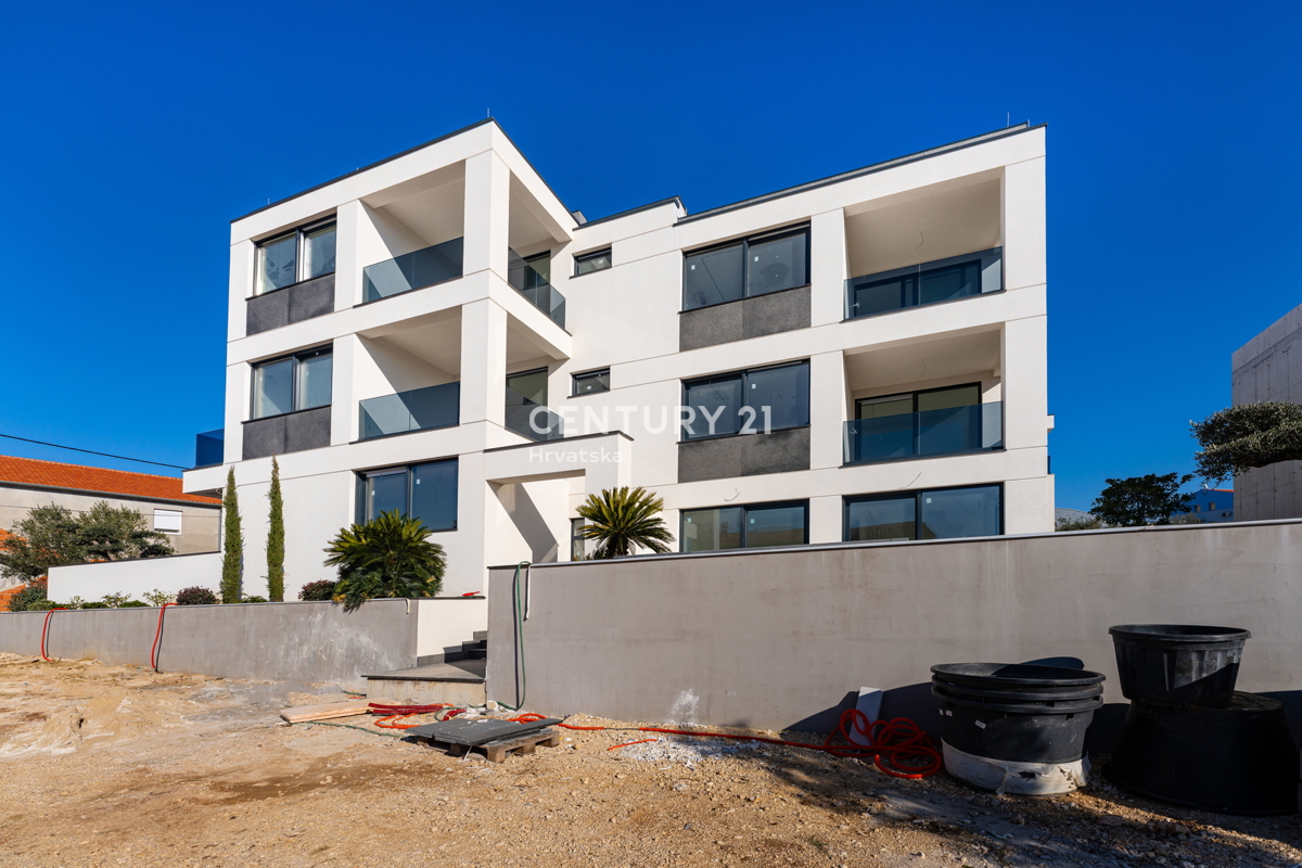 ZADAR, BILI BRIG, luksuzní novostavba, 3,5 pokoje, 110 m2, přízemí, zahrada

ZADAR, BILI BRIG, luksusowa nowa inwestycja, 3,5 pokoju, 110 m2, parter, ogród

ZADAR, BILI BRIG, luxus újépítés, 3,5 szoba, 110 m2, földszint, kert

ZADAR, BILI BRIG, luksu