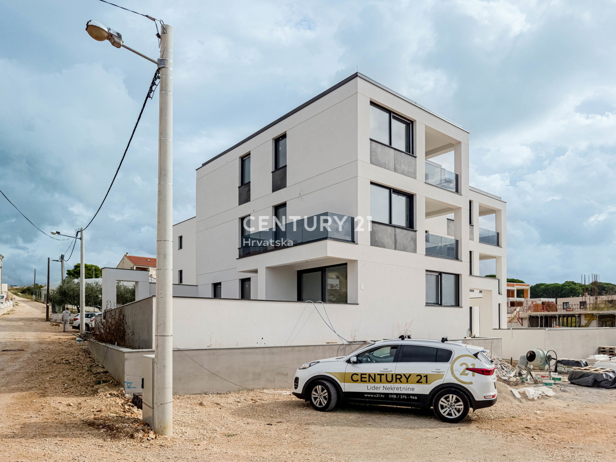 ZADAR, BILI BRIG, luksuzní novostavba, 3,5 pokoje, 110 m2, přízemí, zahrada

ZADAR, BILI BRIG, luksusowa nowa inwestycja, 3,5 pokoju, 110 m2, parter, ogród

ZADAR, BILI BRIG, luxus újépítés, 3,5 szoba, 110 m2, földszint, kert

ZADAR, BILI BRIG, luksu