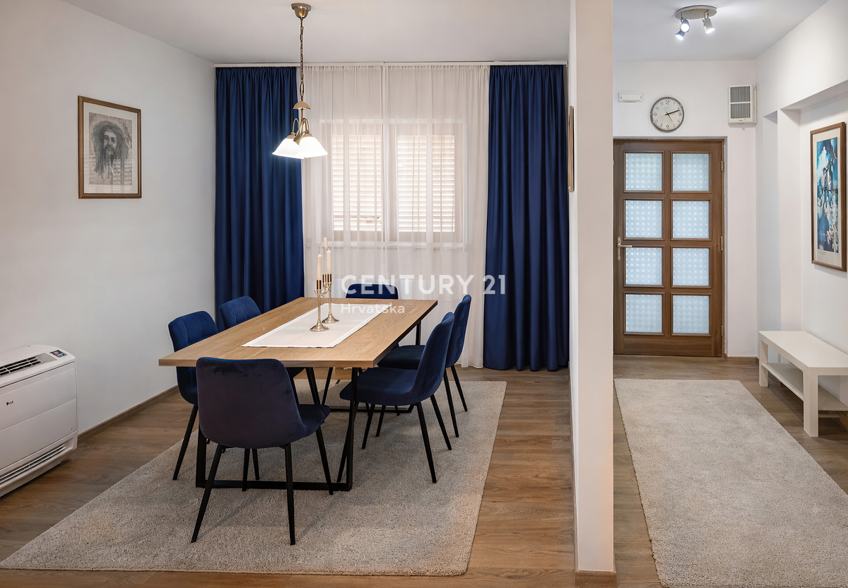 ZADAR, BRIŠEVO, DRUŽINSKA HIŠA Z DVORIŠČEM, 145 M2, POPOLNOMA PRENOVLJENA, OPREMLJENA IN TAKOJ ZASELJIVA