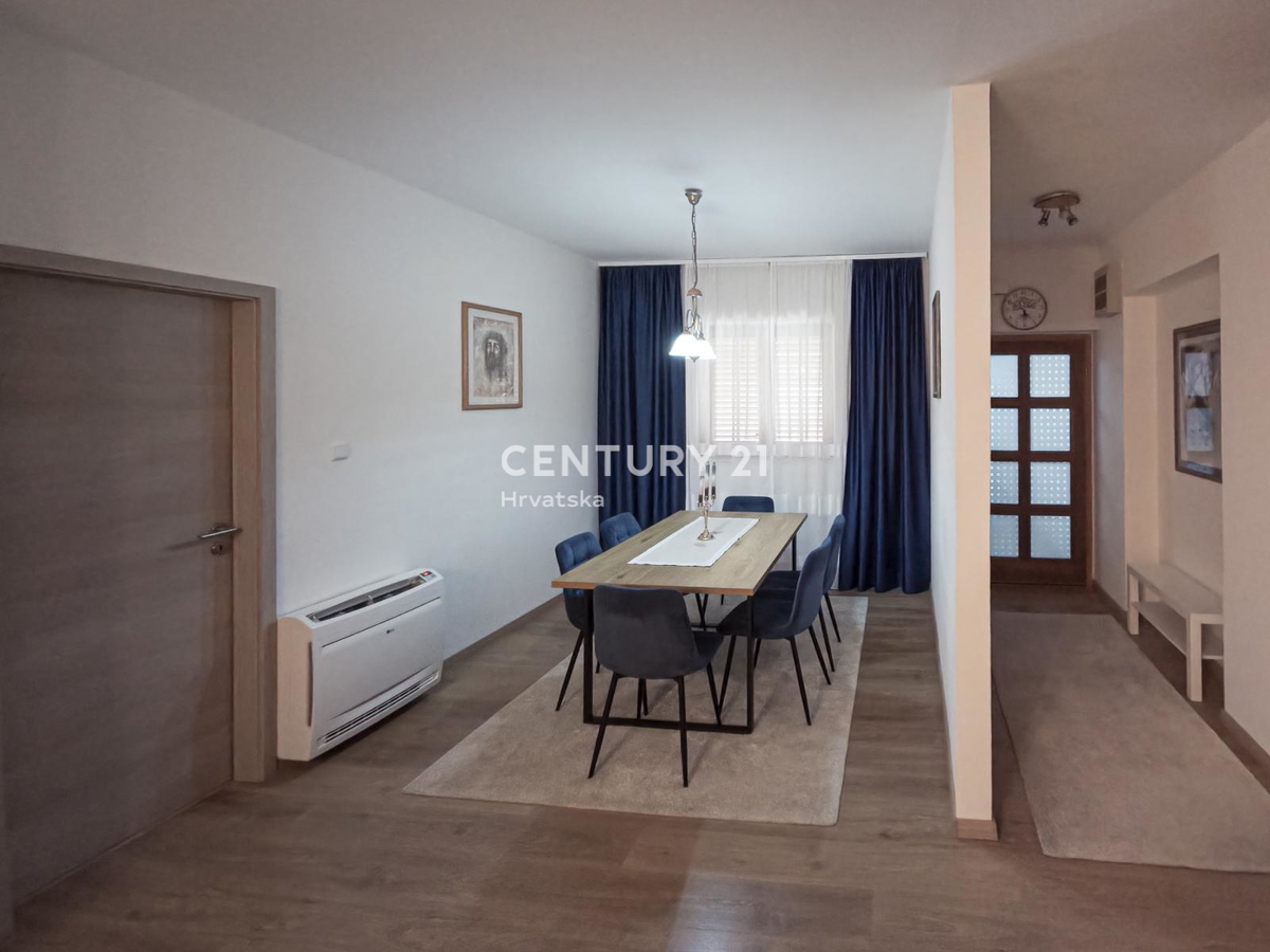 ZADAR, BRIŠEVO, DRUŽINSKA HIŠA Z DVORIŠČEM, 145 M2, POPOLNOMA PRENOVLJENA, OPREMLJENA IN TAKOJ ZASELJIVA