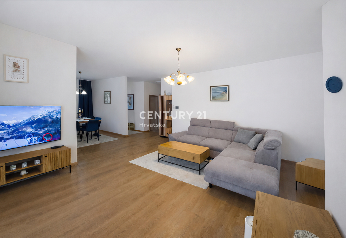 ZADAR, BRIŠEVO, DRUŽINSKA HIŠA Z DVORIŠČEM, 145 M2, POPOLNOMA PRENOVLJENA, OPREMLJENA IN TAKOJ ZASELJIVA