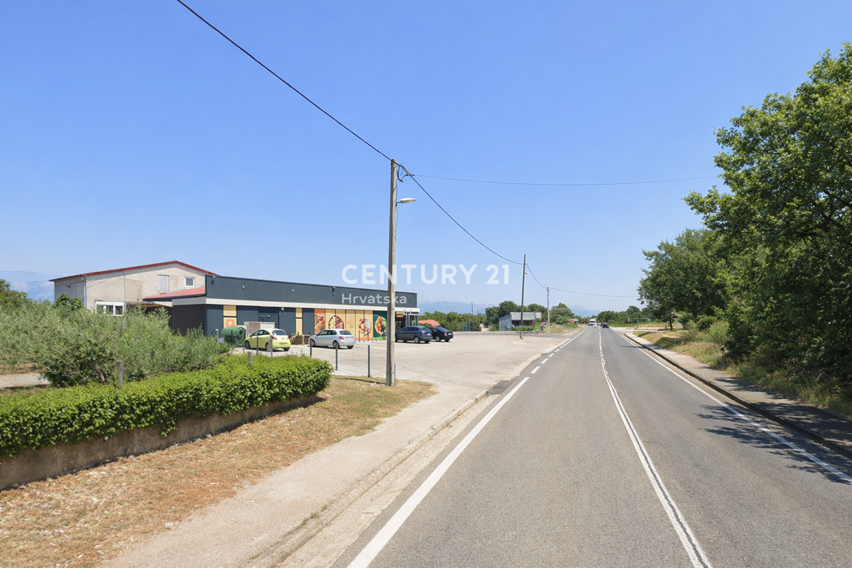 POLIČNIK, GRADBENO ZEMLJIŠČE 815 m2 OB CESTI