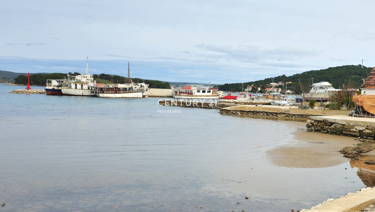 Pašman, Mrljane, prodaja se stavbno zemljišče blizu morja