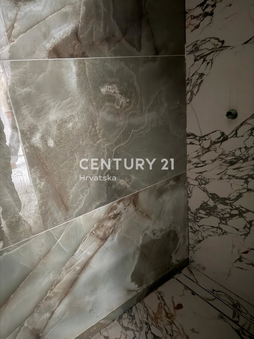 Sveti Filip in Jakob - dvosobno stanovanje v pritličju z vrtom in pogledom na morje