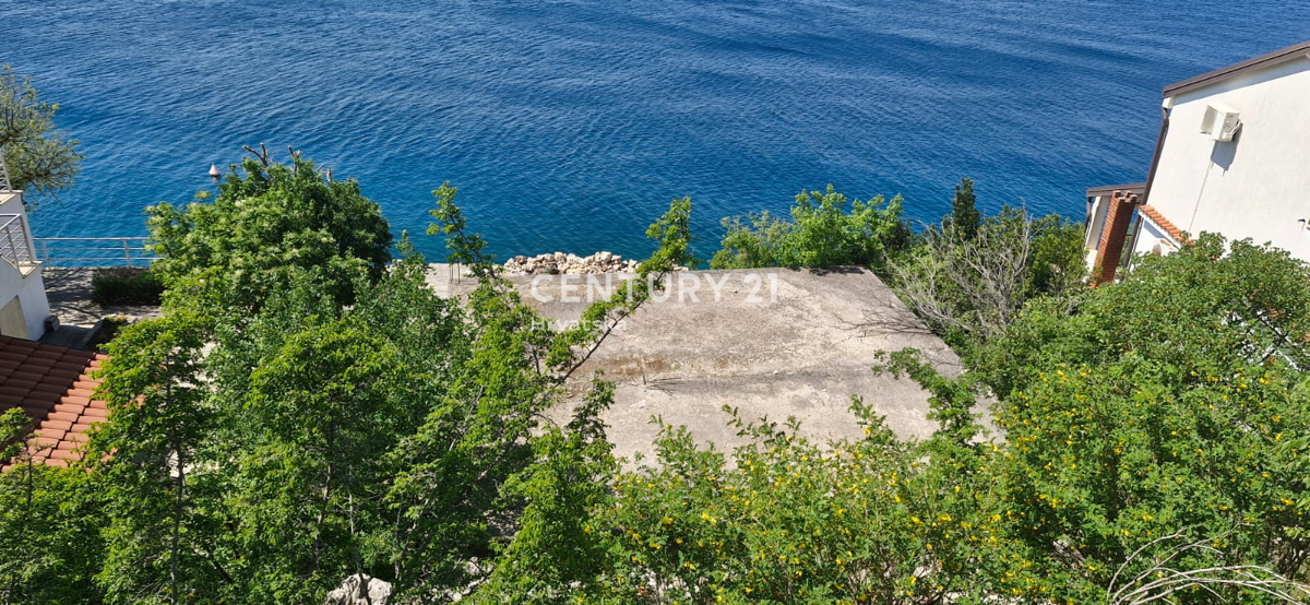 Lugovo Šugarje - Barić Drage - zemljišče ob morju, z začetim gradbenim projektom in gradbenim dovoljenjem