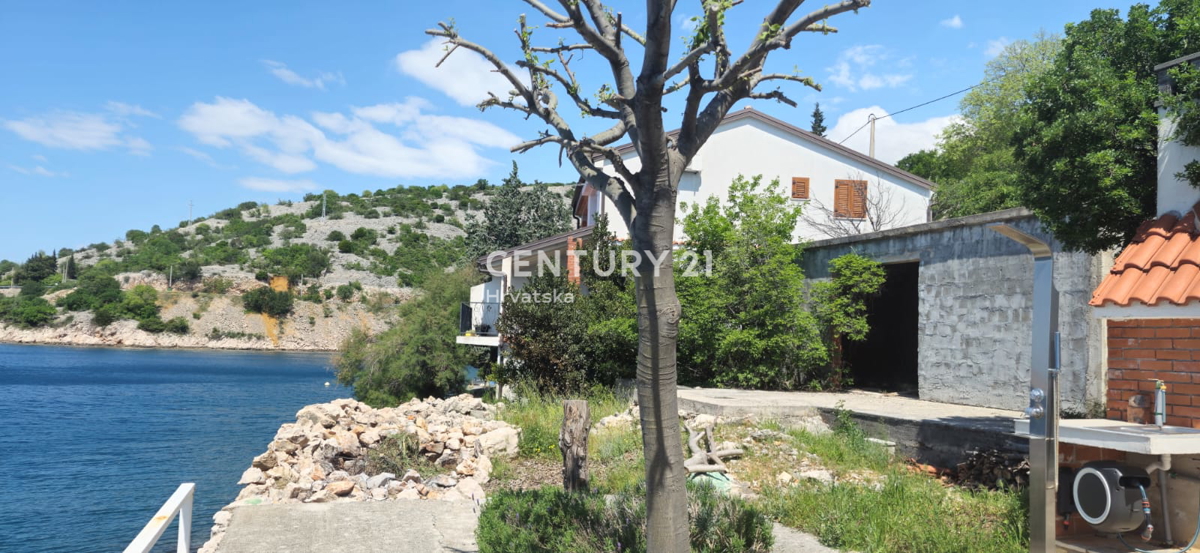 Lugovo Šugarje - Barić Drage - zemljišče ob morju, z začetim gradbenim projektom in gradbenim dovoljenjem