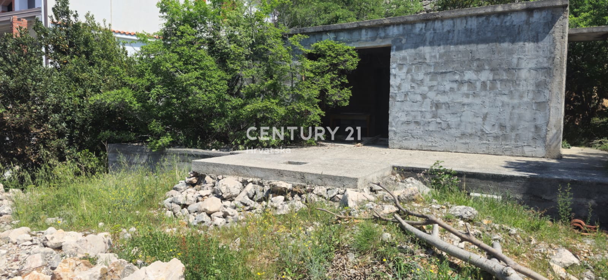 Lugovo Šugarje - Barić Drage - zemljišče ob morju, z začetim gradbenim projektom in gradbenim dovoljenjem