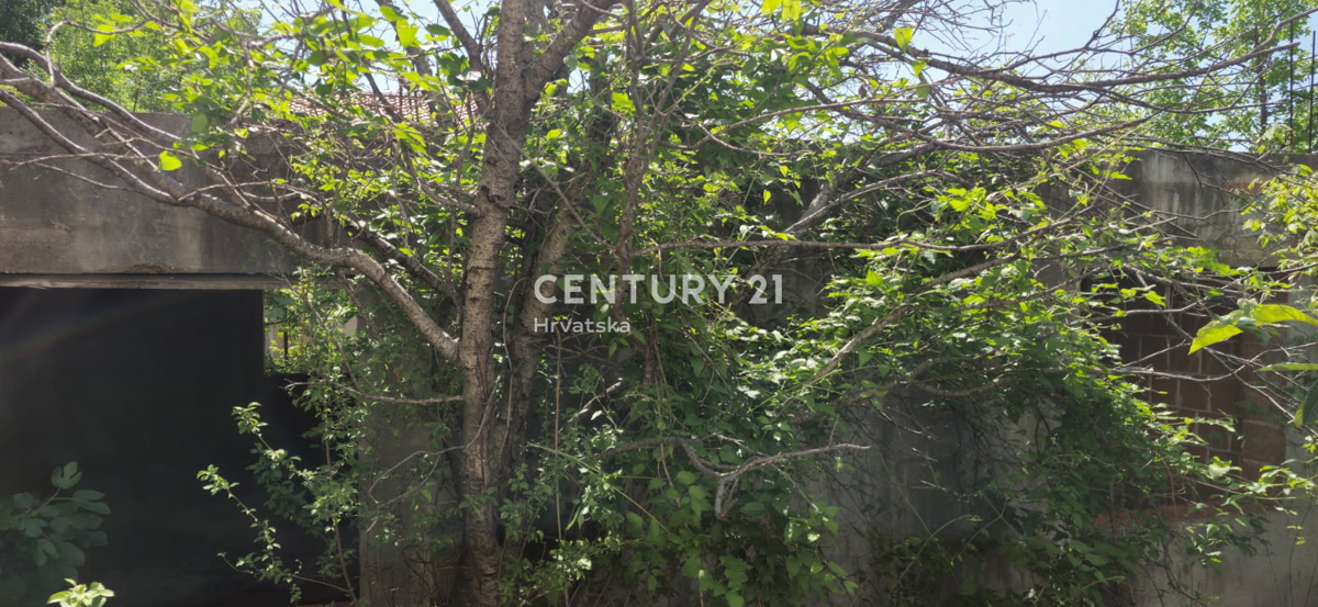 Lugovo Šugarje - Barić Drage - zemljišče ob morju, z začetim gradbenim projektom in gradbenim dovoljenjem