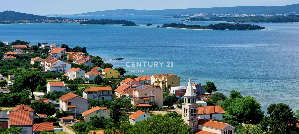 Pašman, Tkon, gradbeno zemljišče površine 700 m2 pravokotne oblike