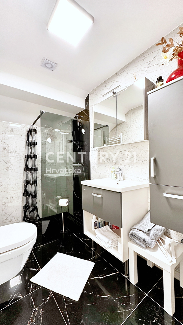 Čudovito obnovljena hiša s čudovitim razgledom na Ivančico in Kalnik