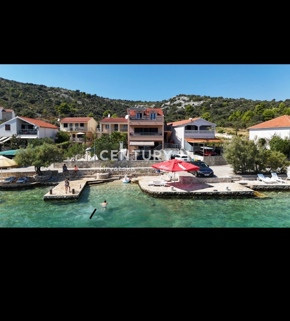 Rogoznica....Ražanj....hiša....prva vrsta ob morju....