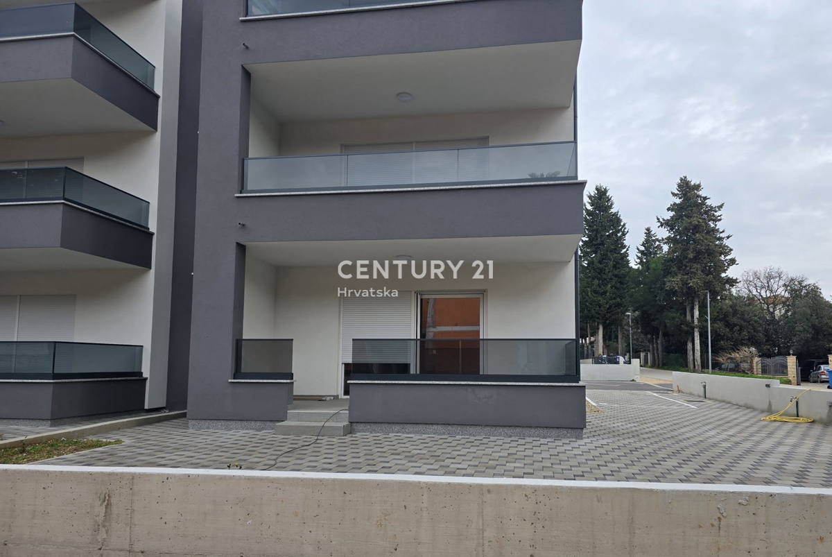PAKOŠTANE, novogradnja, stanovanje (87 m2) z vrtom, 300 m do morja.