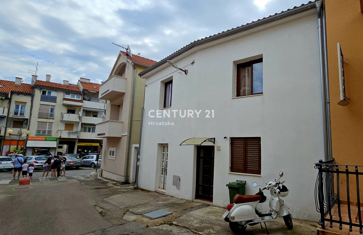 Biograd na Moru, strogi center, hiša 80 m od morja