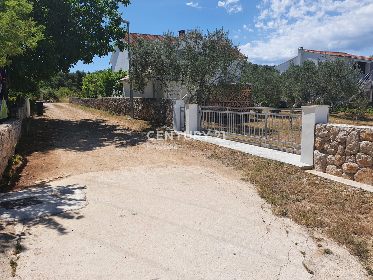 Drage - Pakoštane - gradbeno zemljišče z razgledom na morje in marino