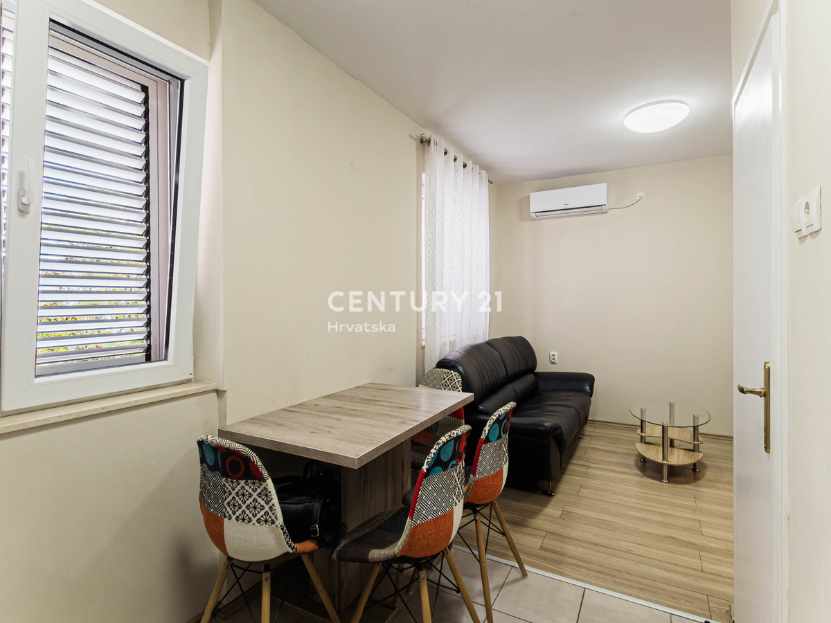 Zadar, Jazine II, 2,5-prostorsko stanovanje, 56 m2, 3. nadstropje, brez dvigala, obnovljeno, takoj vseljivo