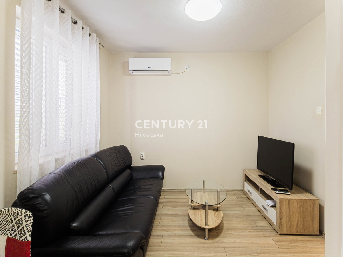 Zadar, Jazine II, 2,5-prostorsko stanovanje, 56 m2, 3. nadstropje, brez dvigala, obnovljeno, takoj vseljivo