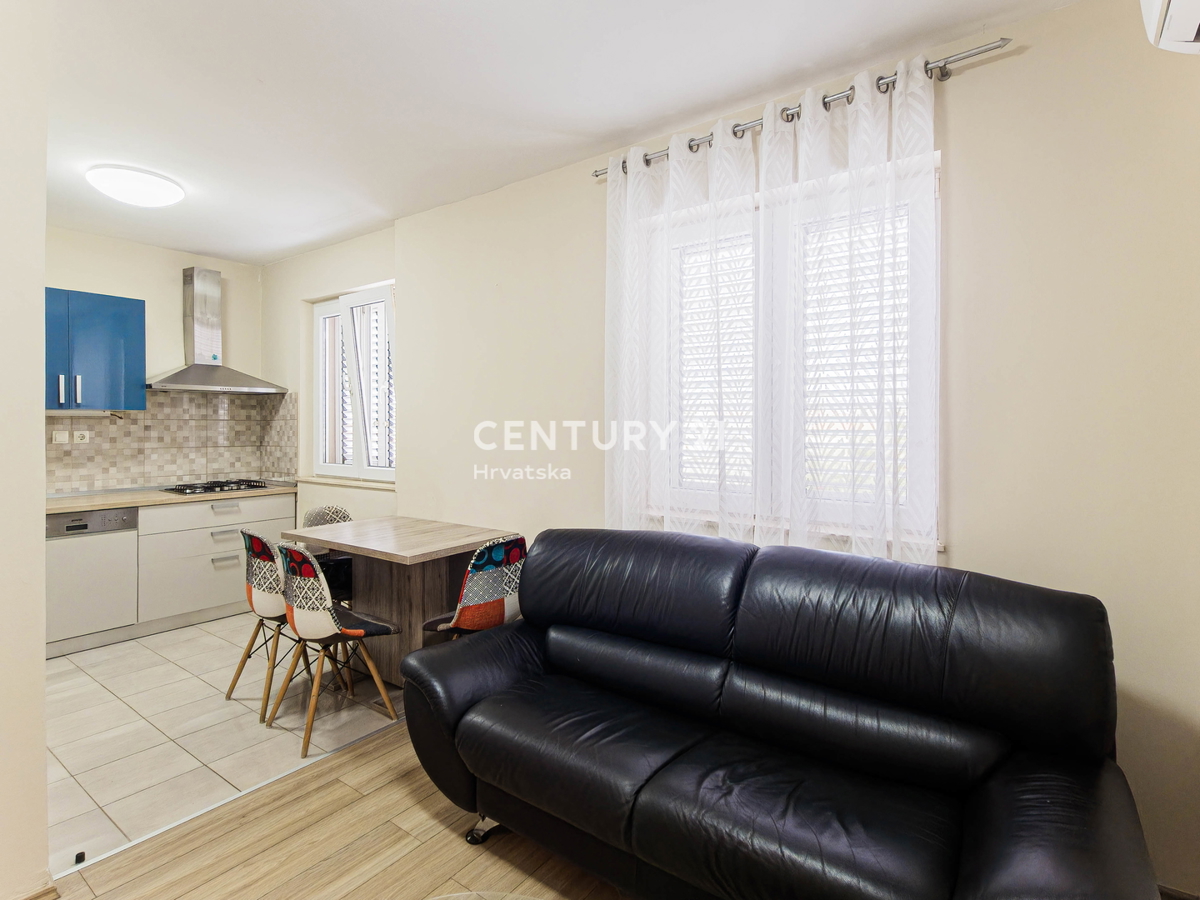 Zadar, Jazine II, 2,5-prostorsko stanovanje, 56 m2, 3. nadstropje, brez dvigala, obnovljeno, takoj vseljivo