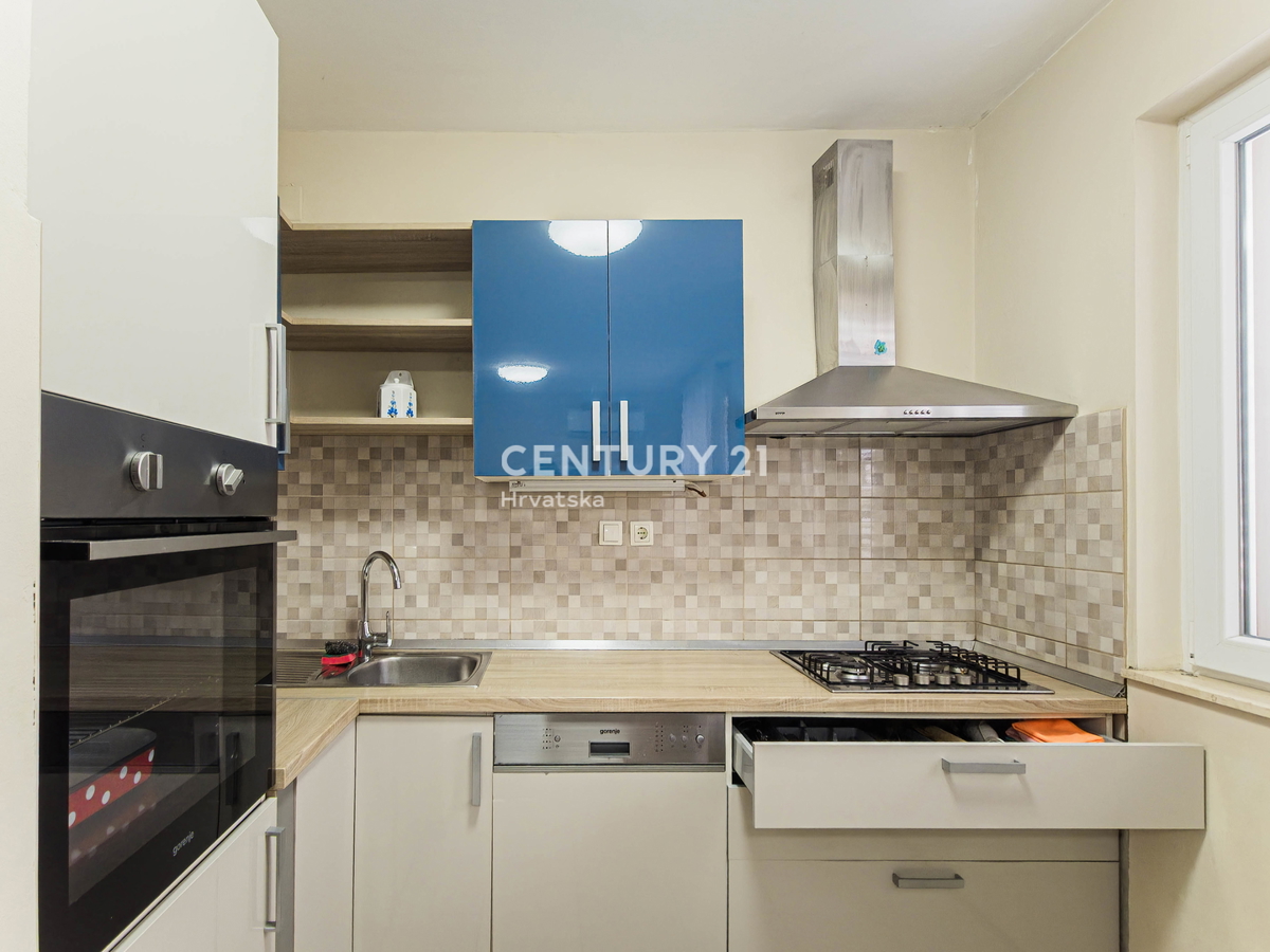 Zadar, Jazine II, 2,5-prostorsko stanovanje, 56 m2, 3. nadstropje, brez dvigala, obnovljeno, takoj vseljivo