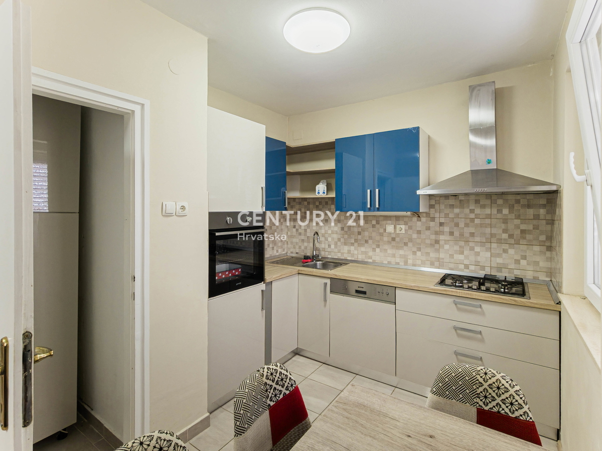 Zadar, Jazine II, 2,5-prostorsko stanovanje, 56 m2, 3. nadstropje, brez dvigala, obnovljeno, takoj vseljivo