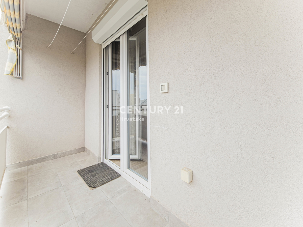 Zadar, Jazine II, 2,5-prostorsko stanovanje, 56 m2, 3. nadstropje, brez dvigala, obnovljeno, takoj vseljivo