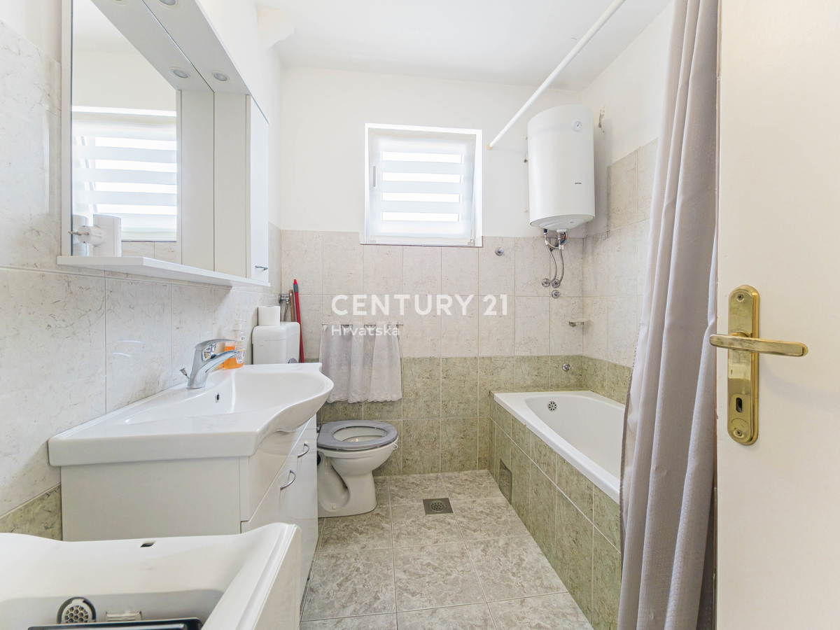 Zadar, Jazine II, 2,5-prostorsko stanovanje, 56 m2, 3. nadstropje, brez dvigala, obnovljeno, takoj vseljivo