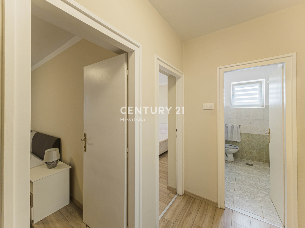 Zadar, Jazine II, 2,5-prostorsko stanovanje, 56 m2, 3. nadstropje, brez dvigala, obnovljeno, takoj vseljivo