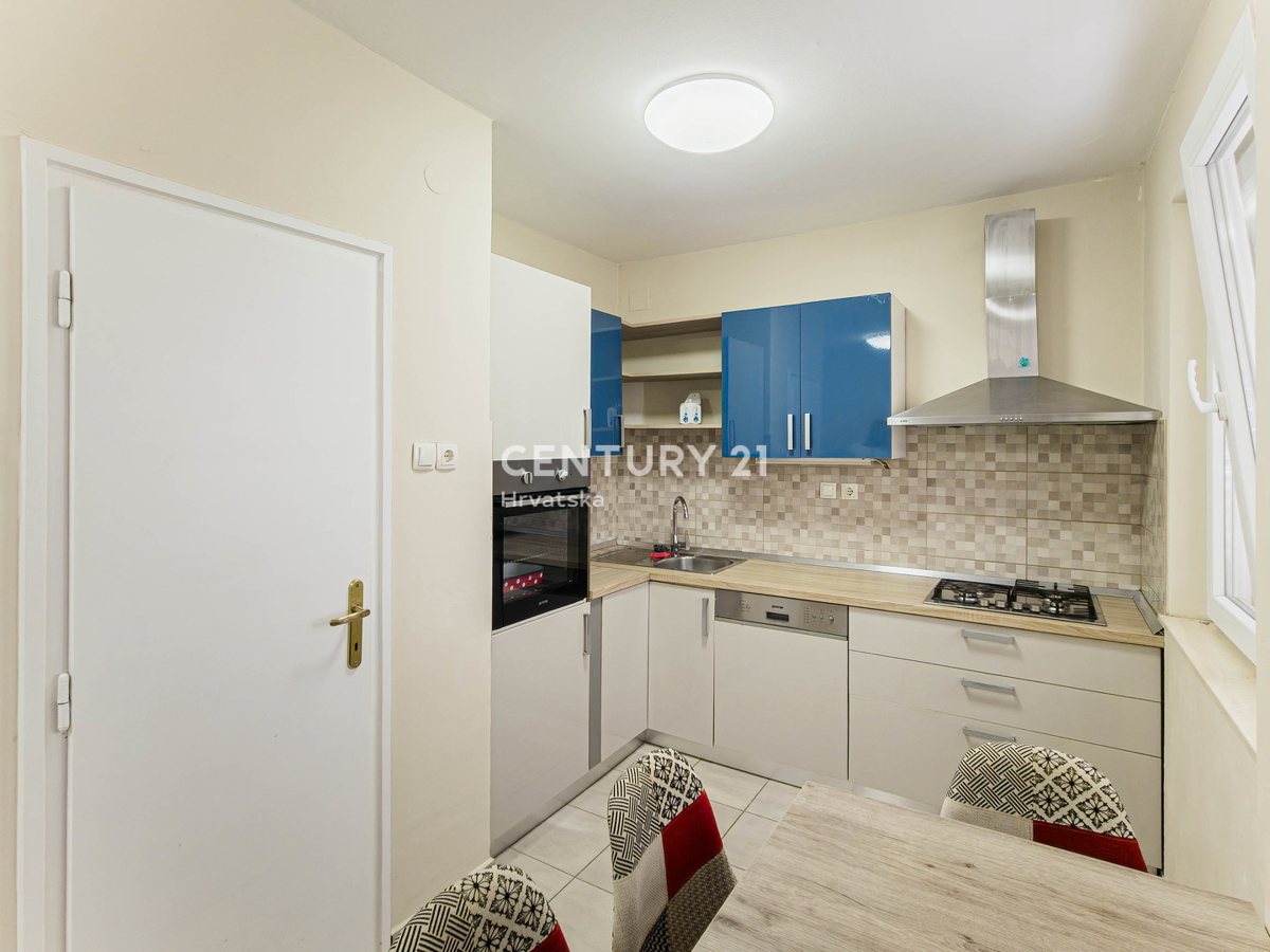 Zadar, Jazine II, 2,5-prostorsko stanovanje, 56 m2, 3. nadstropje, brez dvigala, obnovljeno, takoj vseljivo