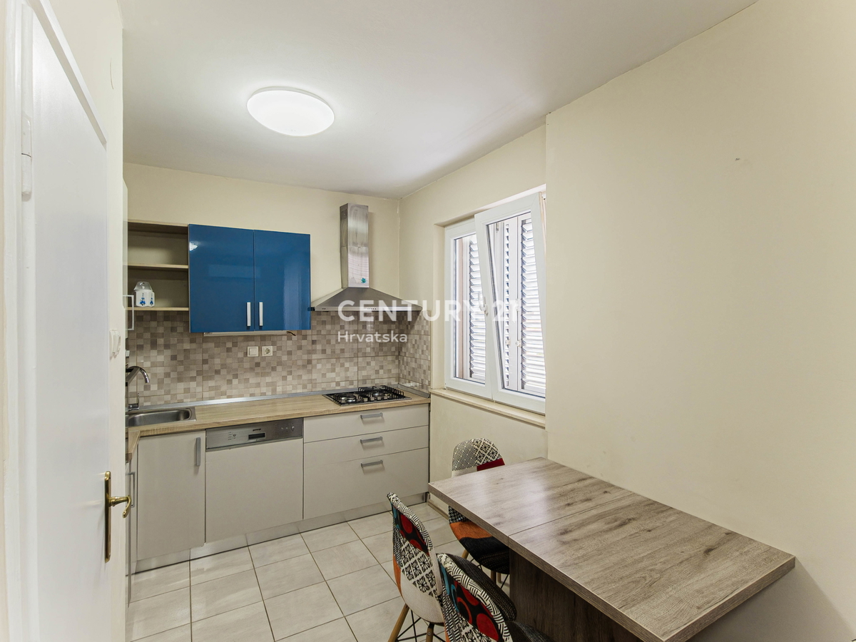 Zadar, Jazine II, 2,5-prostorsko stanovanje, 56 m2, 3. nadstropje, brez dvigala, obnovljeno, takoj vseljivo