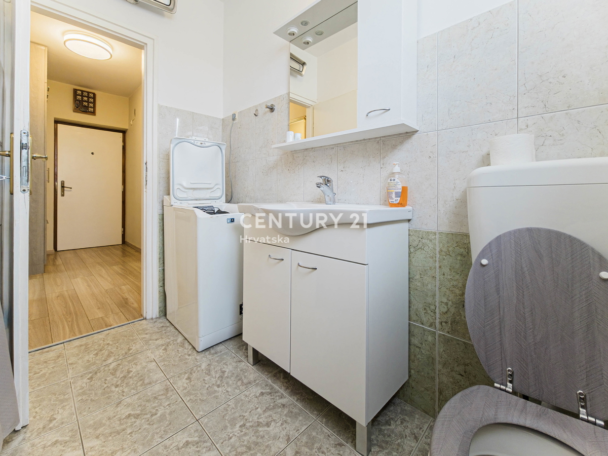 Zadar, Jazine II, 2,5-prostorsko stanovanje, 56 m2, 3. nadstropje, brez dvigala, obnovljeno, takoj vseljivo