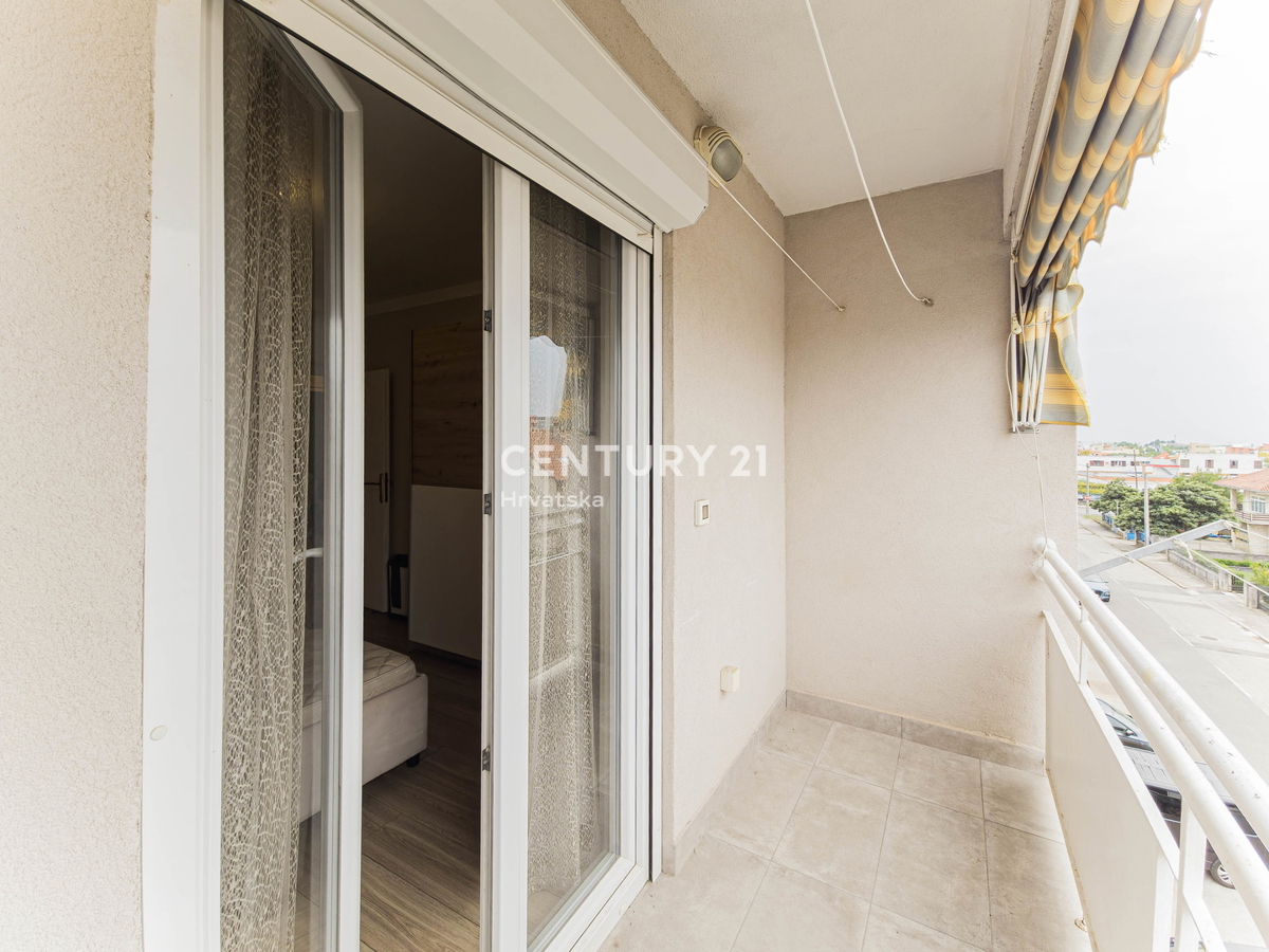 Zadar, Jazine II, 2,5-prostorsko stanovanje, 56 m2, 3. nadstropje, brez dvigala, obnovljeno, takoj vseljivo