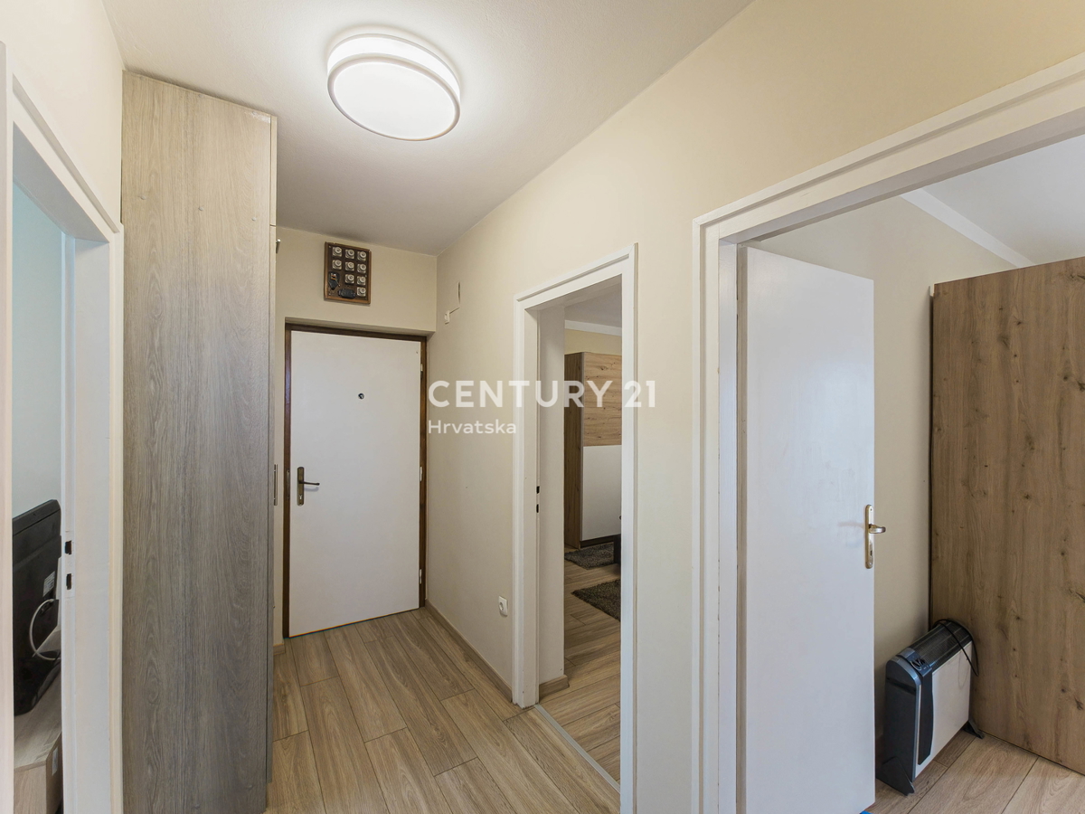 Zadar, Jazine II, 2,5-prostorsko stanovanje, 56 m2, 3. nadstropje, brez dvigala, obnovljeno, takoj vseljivo