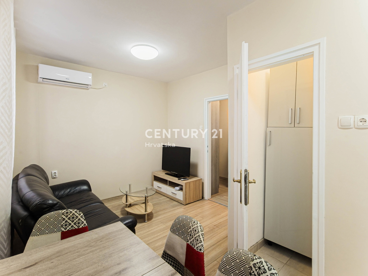 Zadar, Jazine II, 2,5-prostorsko stanovanje, 56 m2, 3. nadstropje, brez dvigala, obnovljeno, takoj vseljivo