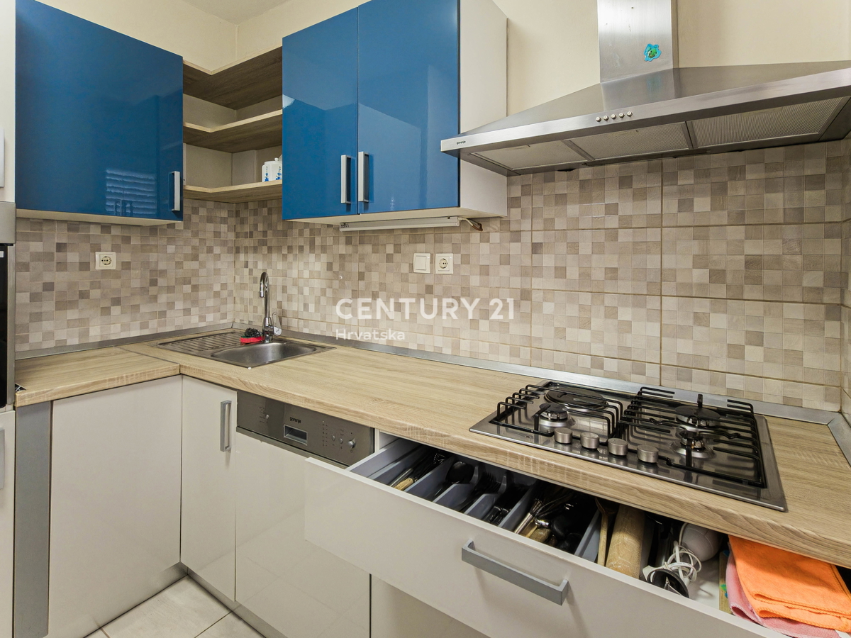 Zadar, Jazine II, 2,5-prostorsko stanovanje, 56 m2, 3. nadstropje, brez dvigala, obnovljeno, takoj vseljivo