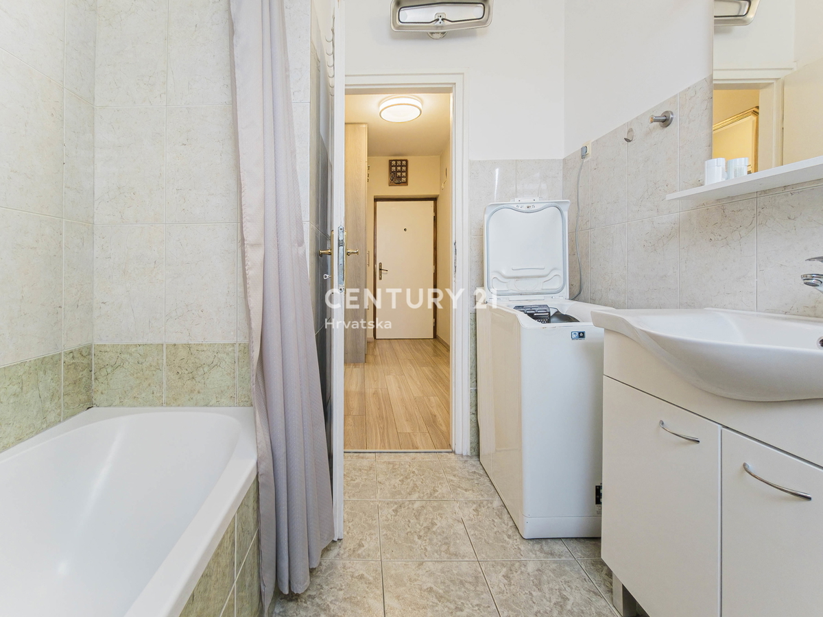 Zadar, Jazine II, 2,5-prostorsko stanovanje, 56 m2, 3. nadstropje, brez dvigala, obnovljeno, takoj vseljivo