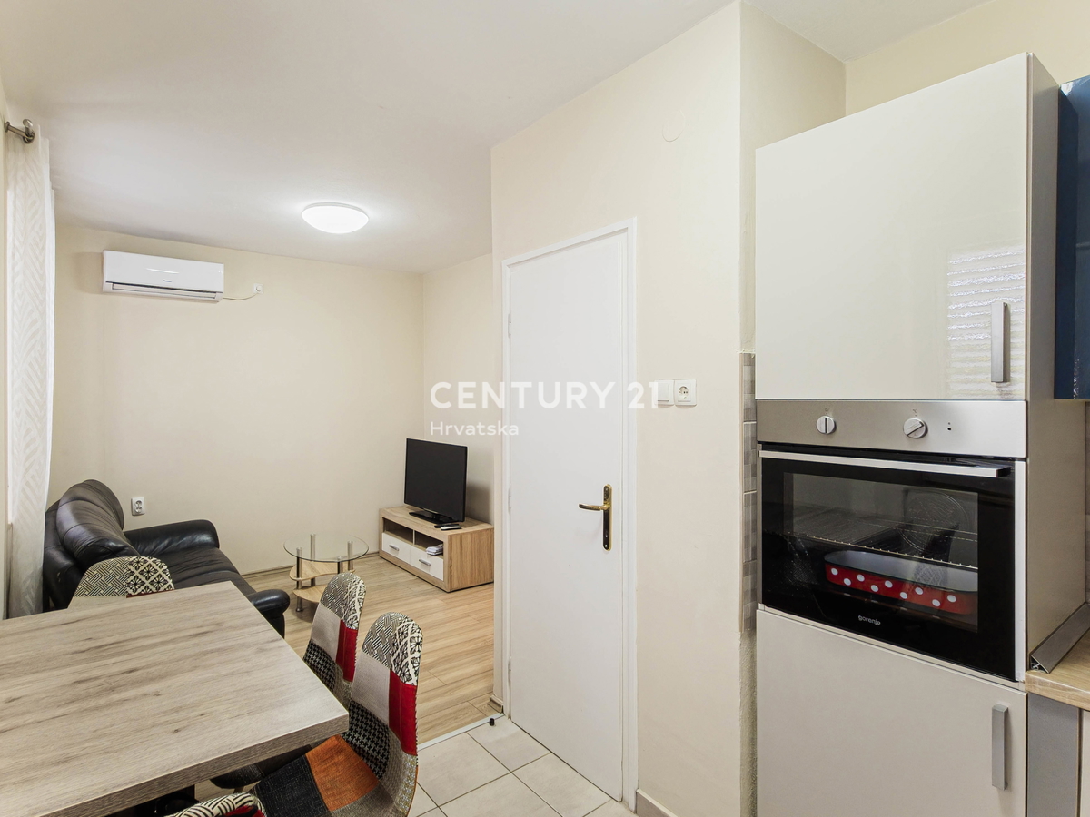 Zadar, Jazine II, 2,5-prostorsko stanovanje, 56 m2, 3. nadstropje, brez dvigala, obnovljeno, takoj vseljivo