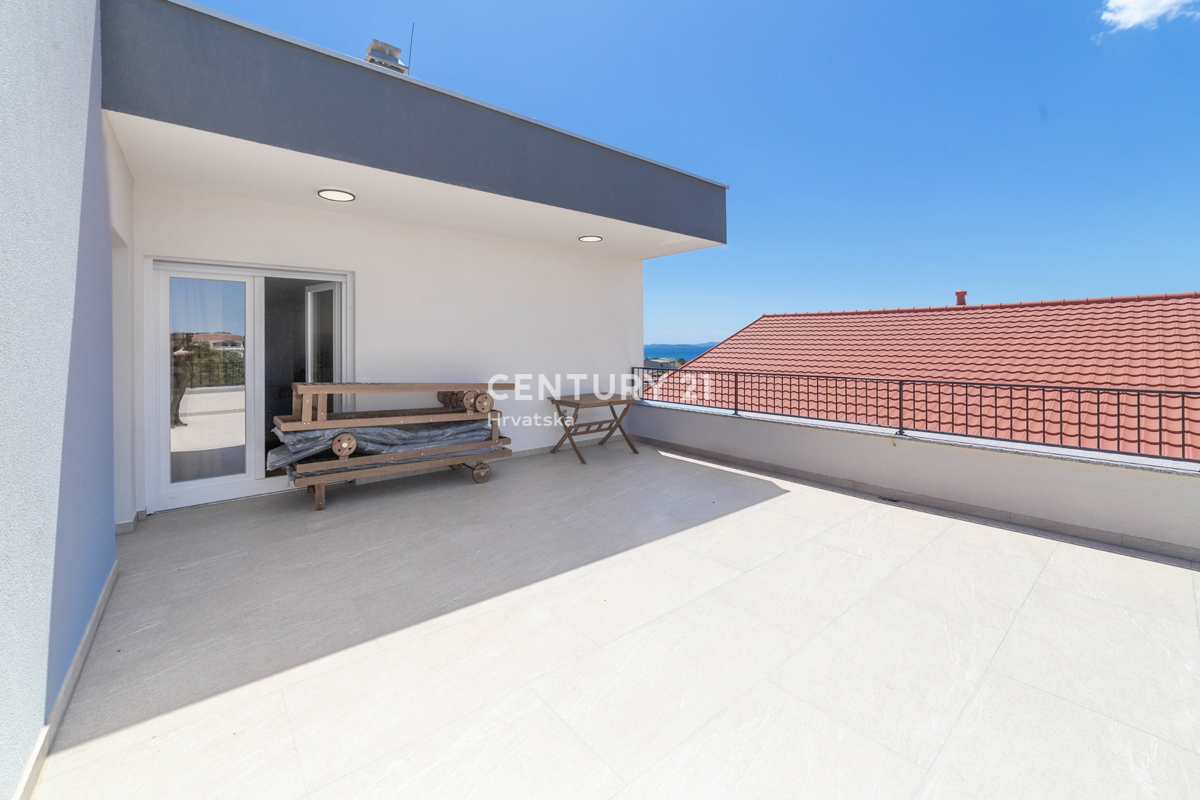 VIR, NOVOGRADNJA, MODERNO STANOVANJE 90 M2 V 2. NADSTROPJU, OPREMLJENO, TAKOJ ZASELJIVO, 600 M DO MORJA