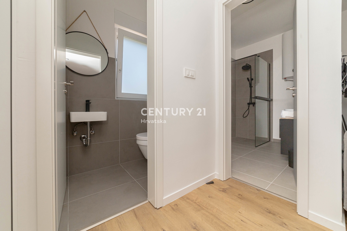 VIR, NOVOGRADNJA, MODERNO STANOVANJE 90 M2 V 2. NADSTROPJU, OPREMLJENO, TAKOJ ZASELJIVO, 600 M DO MORJA