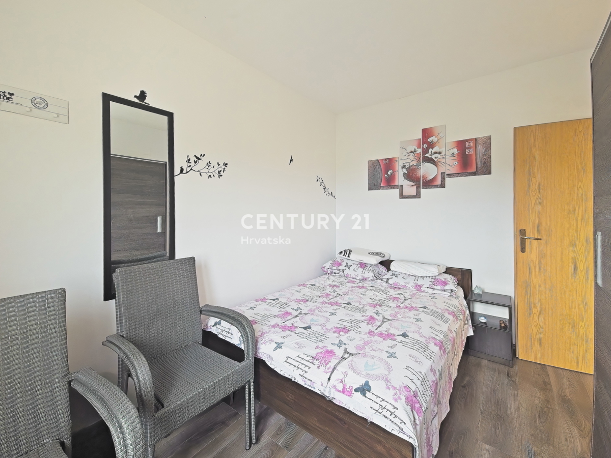 POSEDARJE: Dvosobno stanovanje s čudovitim pogledom na morje