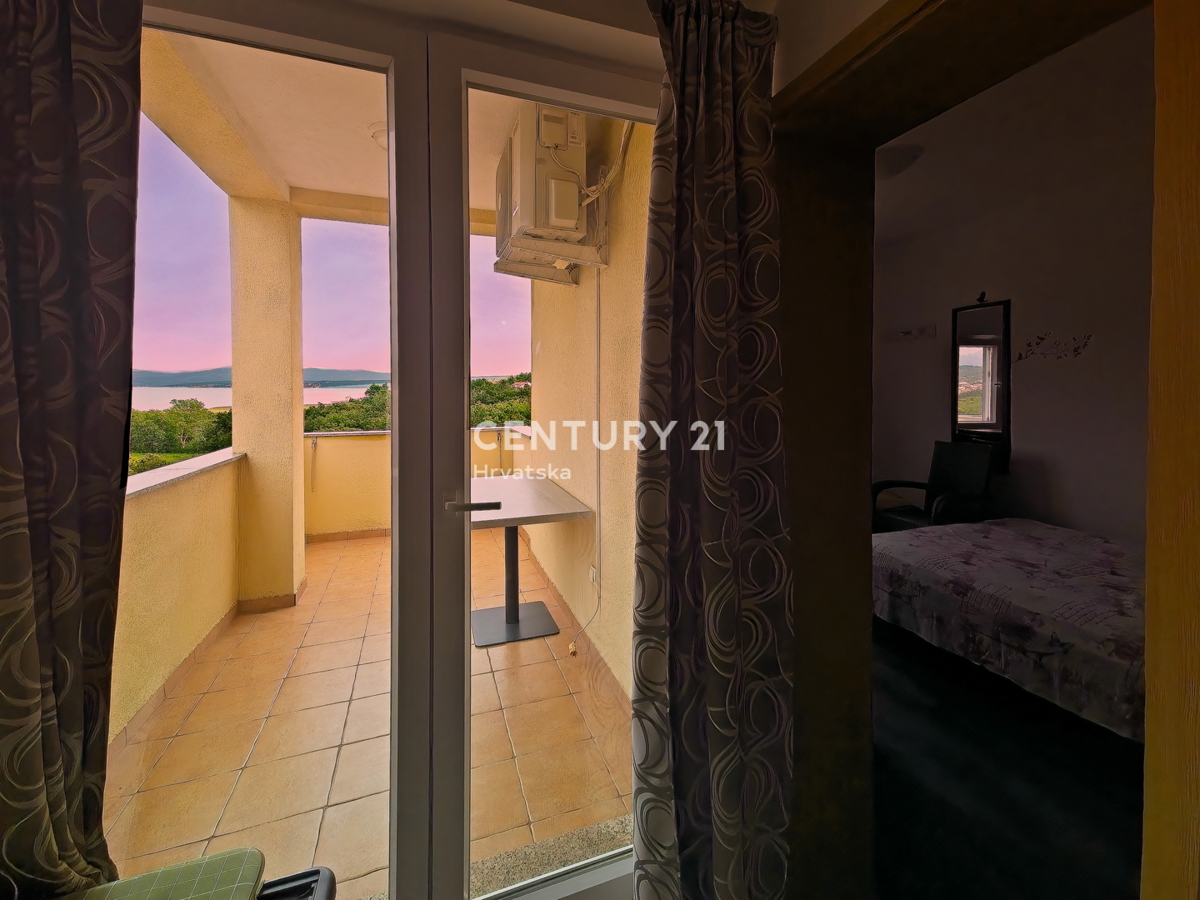POSEDARJE: Dvosobno stanovanje s čudovitim pogledom na morje
