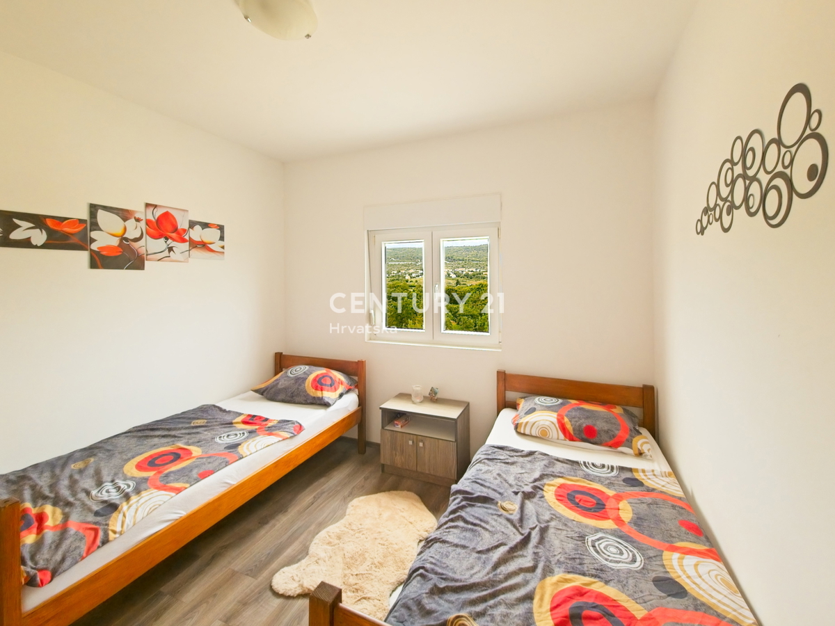 POSEDARJE: Dvosobno stanovanje s čudovitim pogledom na morje