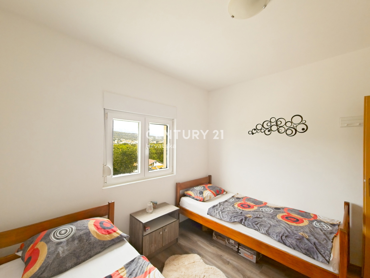 POSEDARJE: Dvosobno stanovanje s čudovitim pogledom na morje