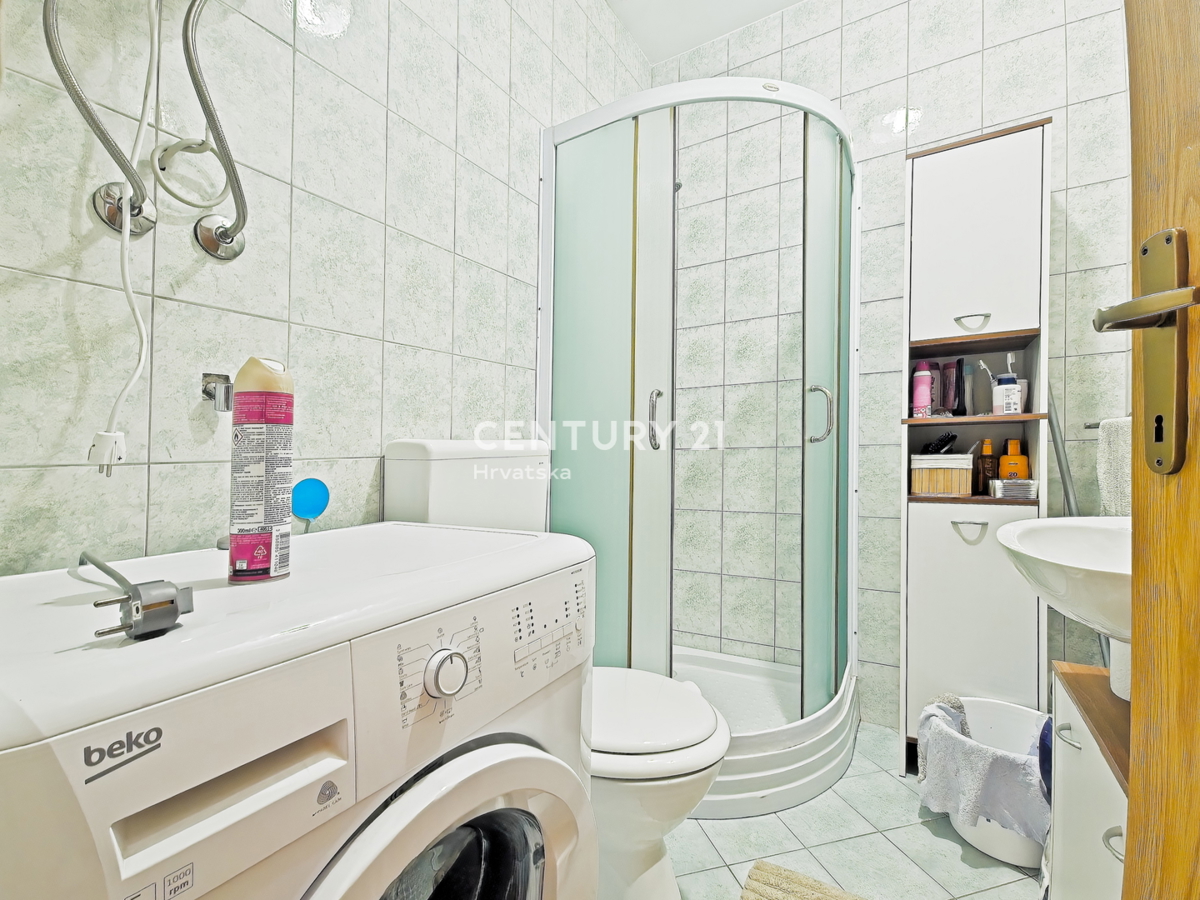 POSEDARJE: Dvosobno stanovanje s čudovitim pogledom na morje