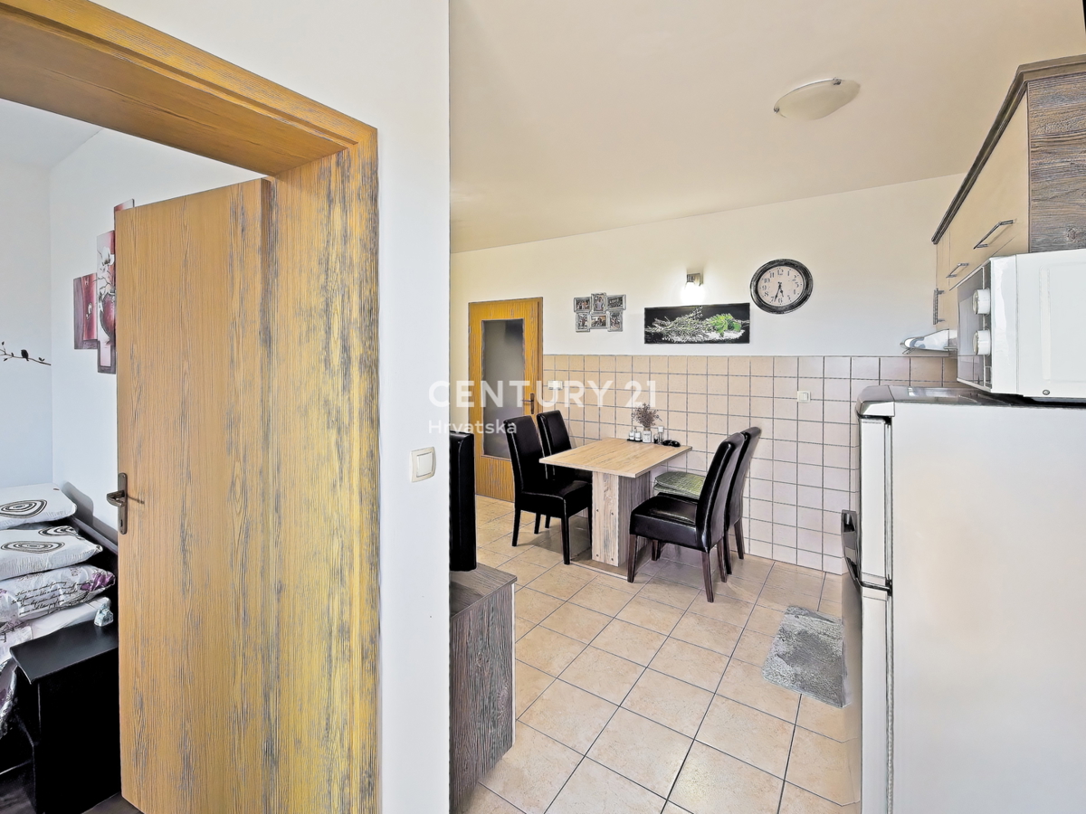 POSEDARJE: Dvosobno stanovanje s čudovitim pogledom na morje